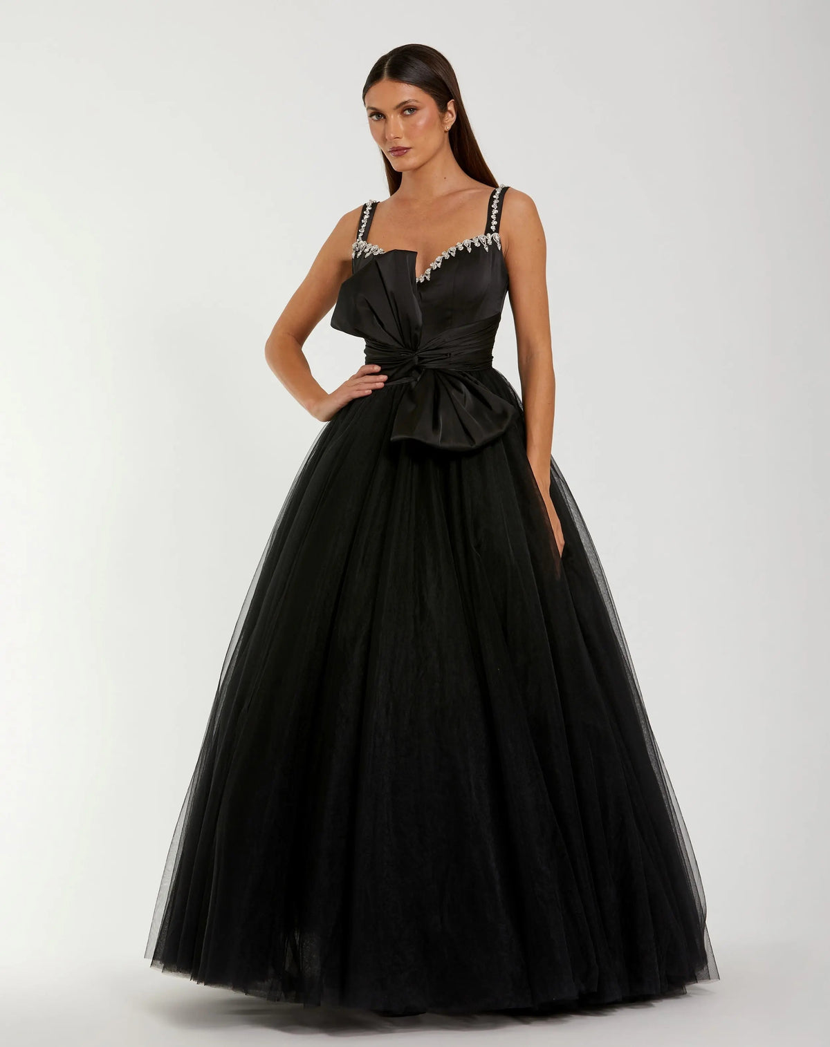 Black Sleeveless Sweetheart Neck Tulle Ball Gown With Bow